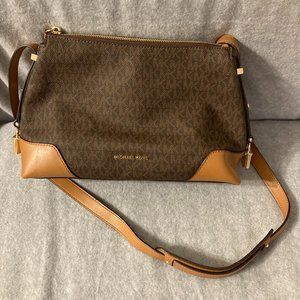 Michael Kors Messenger Bag / Crossbody